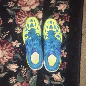 New balance tennis shoes